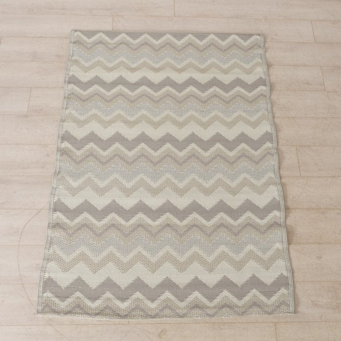 Zigzag floor carpet 
